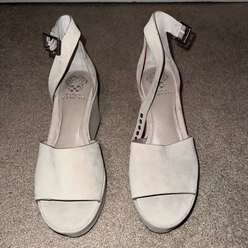 Vince Camuto womens platform wedge beige size 8M/38.5
